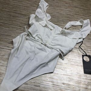 1135 Privacy Please cut-out Bodysuit ruffled Sleeves IVORY sz L new